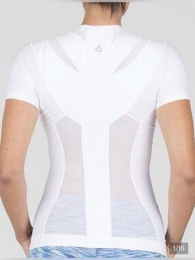 Womens Alignmed Postural Fitness
Shirt Full Zip Compression Support
White Sz L